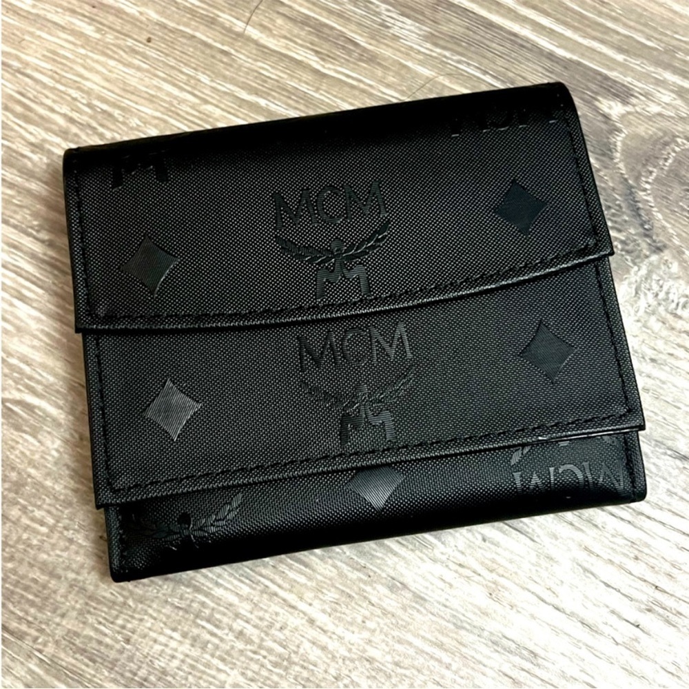 MCM Multi Snap Wallet Made in Germany Special Edition NWOT with COA and dustbag